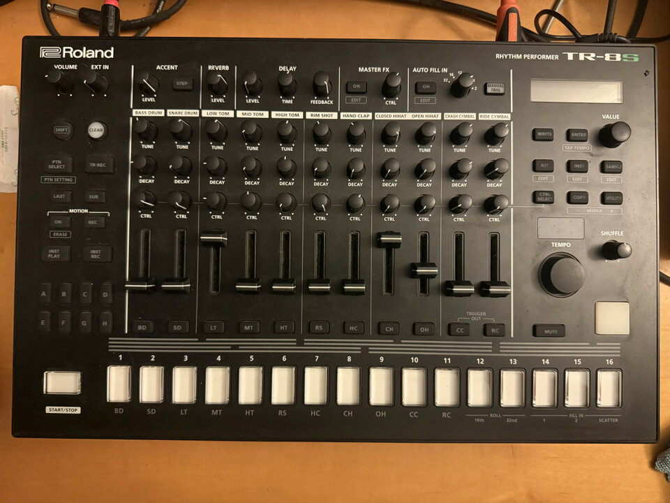Roland TR8S