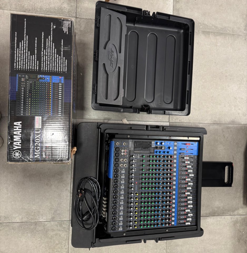 Mesa Yamaha MG 20xu+caja Skb