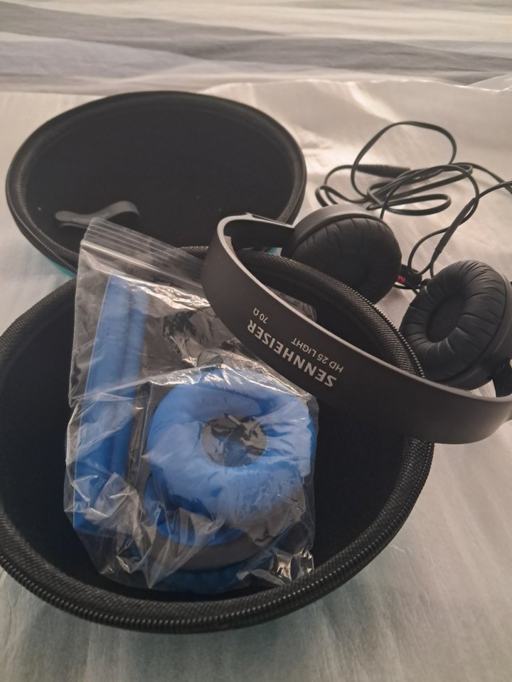 Pioneer XDJ-RX3 + UDG Creator  XDJ-RX3 + Cascos SENNHEISER HD 25 LIGHT