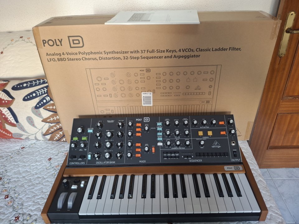 behringer poly D