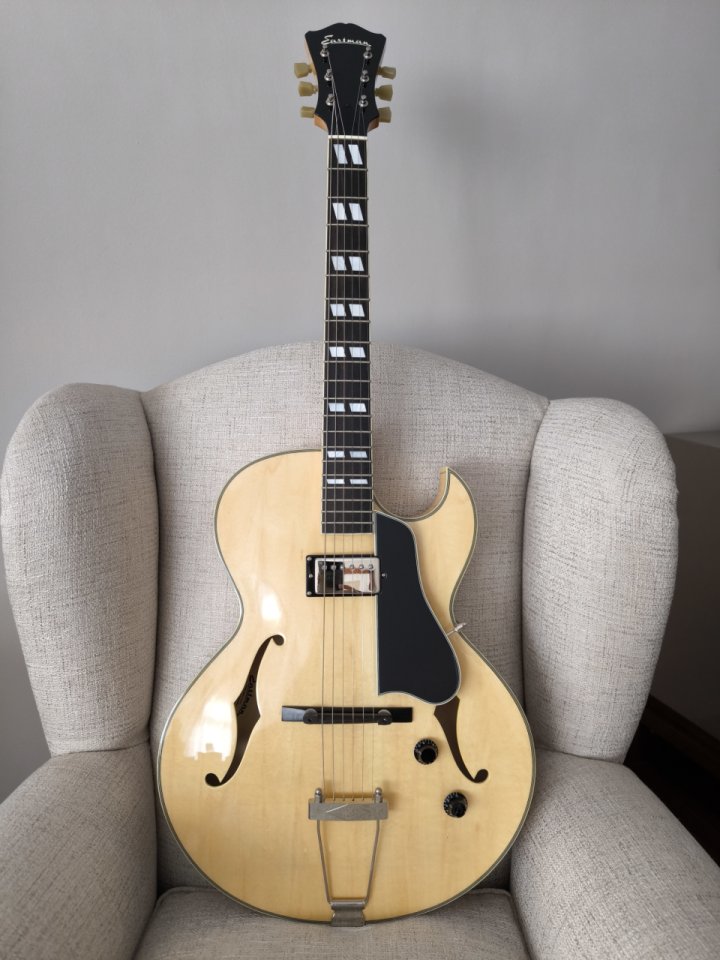 EASTMAN AR-175CE de segunda mano · Foto 1 de 5 · SC Tenerife · 1350 €