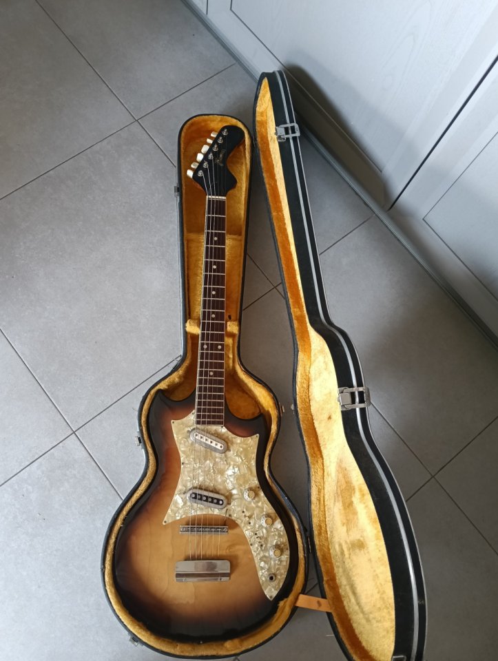 Guitarra Framus Strato años 60 de segunda mano · Foto 1 de 8 · Navarra · 550 €