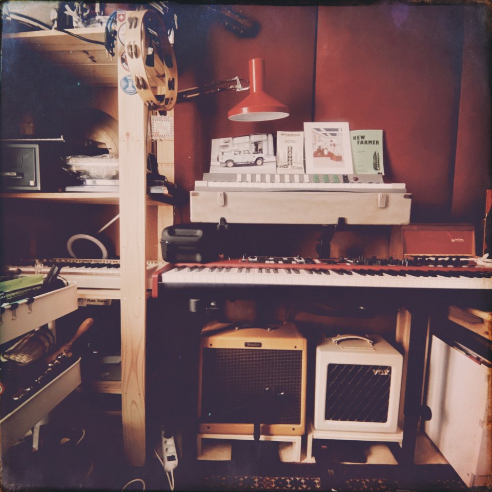 Producción musical para artistas solistas y bandas.