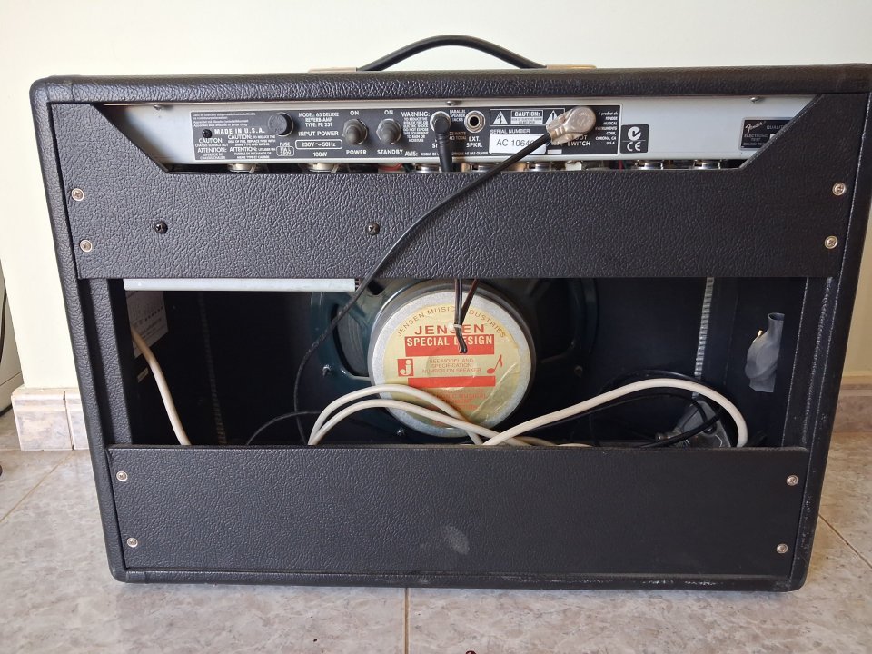 Fender '65 Deluxe Reverb Reissue (Válvulas) + Footswitch de segunda mano · Foto 4 de 6 · Barcelona · 1350 €