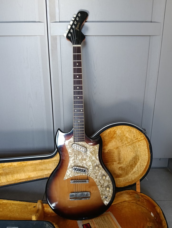 Guitarra Framus Strato años 60 de segunda mano · Foto 3 de 8 · Navarra · 550 €