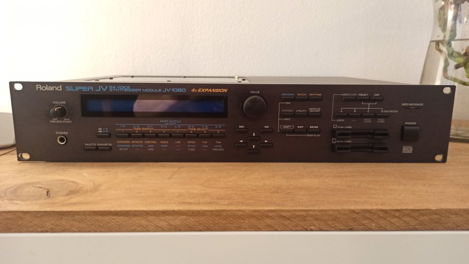 Roland JV-1080 de segunda mano · Foto 1 de 4 · Girona · 285 €