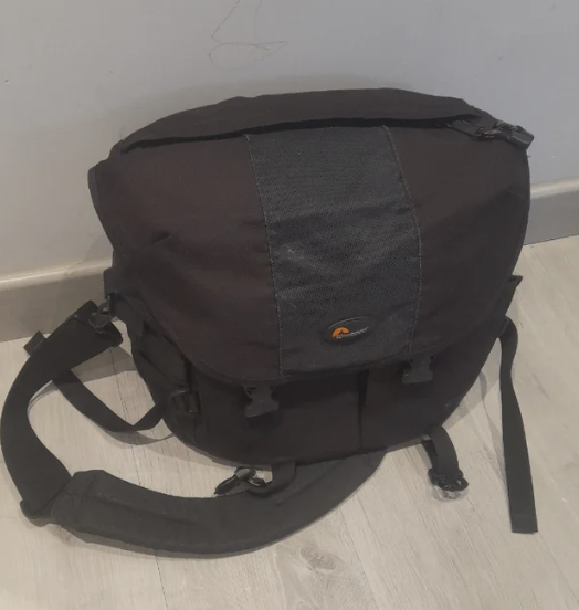 Bolsa Fotográfica Lowepro Stealth Report 400 AW