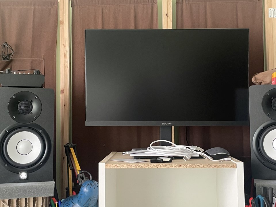 Yamaha HS5 pareja con bloques aislantes