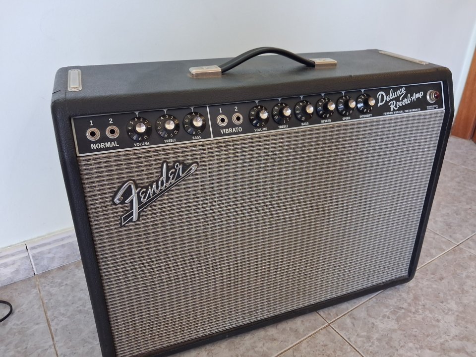 Fender '65 Deluxe Reverb Reissue (Válvulas) + Footswitch de segunda mano · Foto 2 de 6 · Barcelona · 1350 €