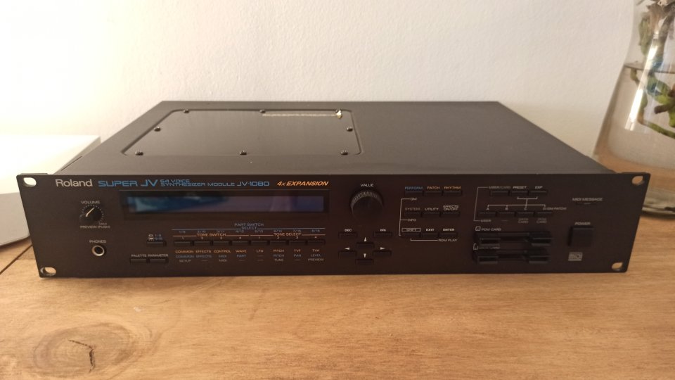 Roland JV-1080 de segunda mano · Foto 2 de 4 · Girona · 285 €