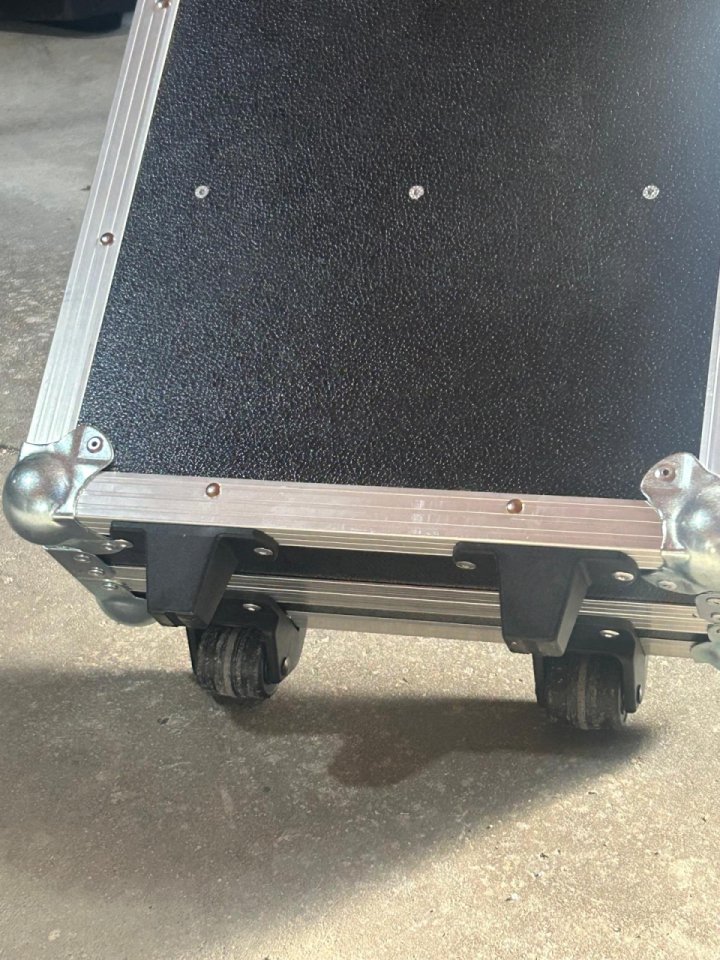 AKAI MPC KEY 61 + Flightcase + Soporte K&M Spider Baby + Funda para el soporte