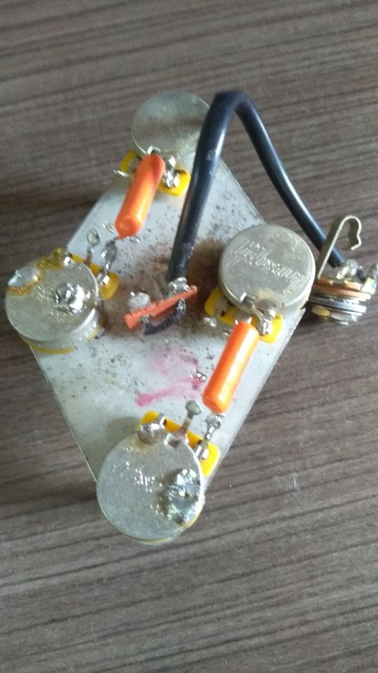 GIBSON Electrónica de una Tradicional del 2009 de segunda mano · Foto 1 de 4 · Valencia · 60 €