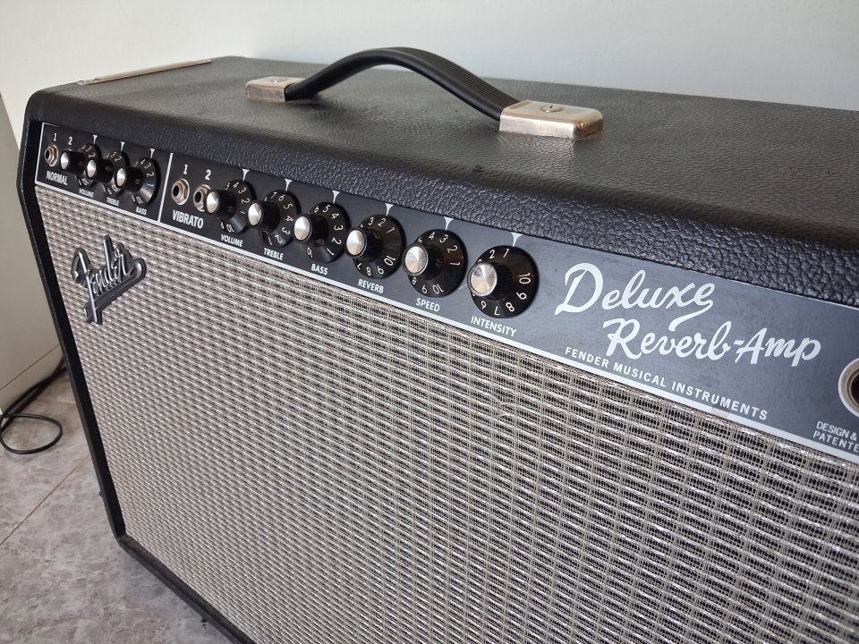 Fender '65 Deluxe Reverb Reissue (Válvulas) + Footswitch de segunda mano · Foto 5 de 6 · Barcelona · 1350 €