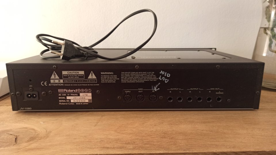 Roland JV-1080 de segunda mano · Foto 3 de 4 · Girona · 285 €