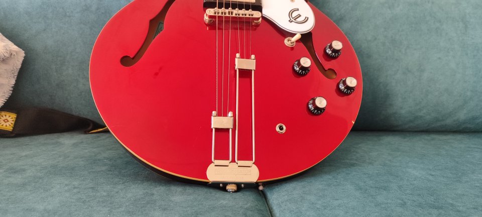 Epiphone Riviera Sparkling Burgundy