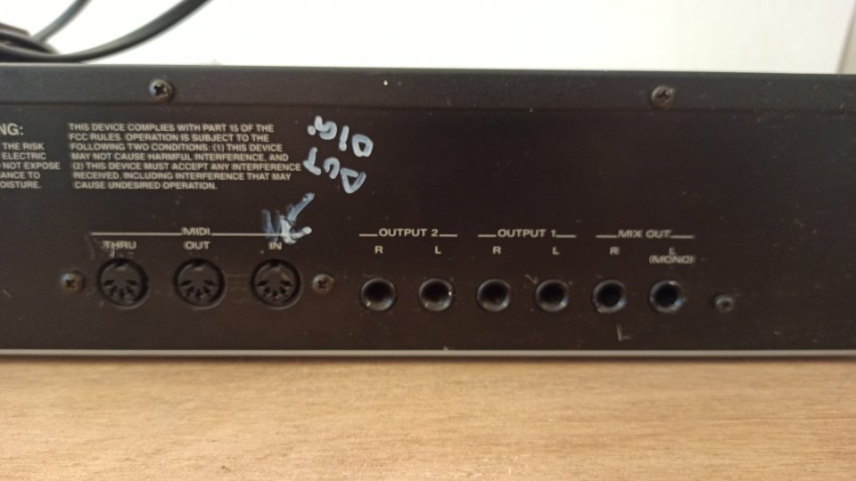 Roland JV-1080 de segunda mano · Foto 4 de 4 · Girona · 285 €