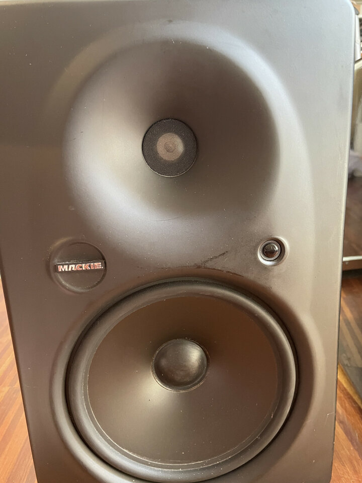 Par de Mackie HR824
