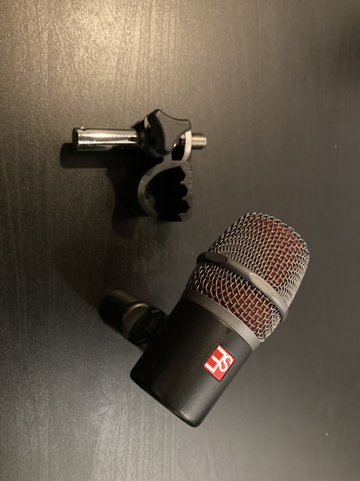 Microfono SE V Beat + Soporte V Clamp