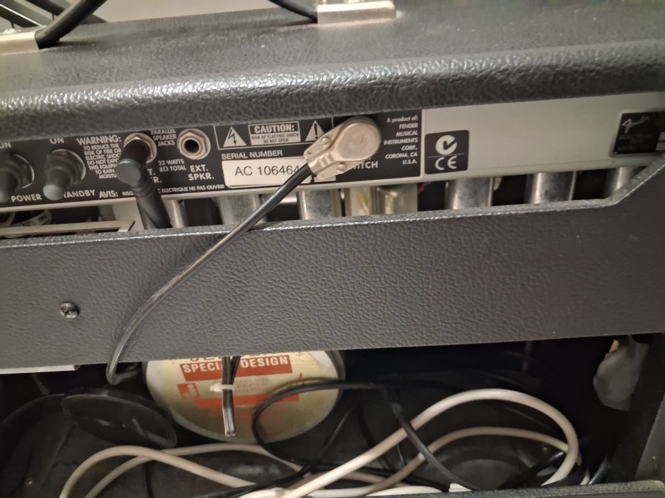 Fender '65 Deluxe Reverb Reissue (Válvulas) + Footswitch de segunda mano · Foto 6 de 6 · Barcelona · 1350 €