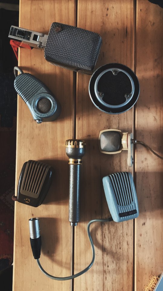 Producción musical para artistas solistas y bandas.