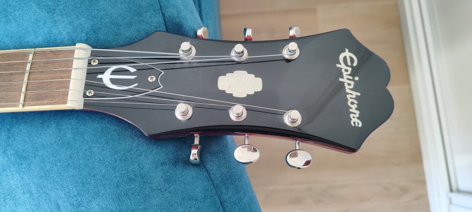 Epiphone Riviera Sparkling Burgundy