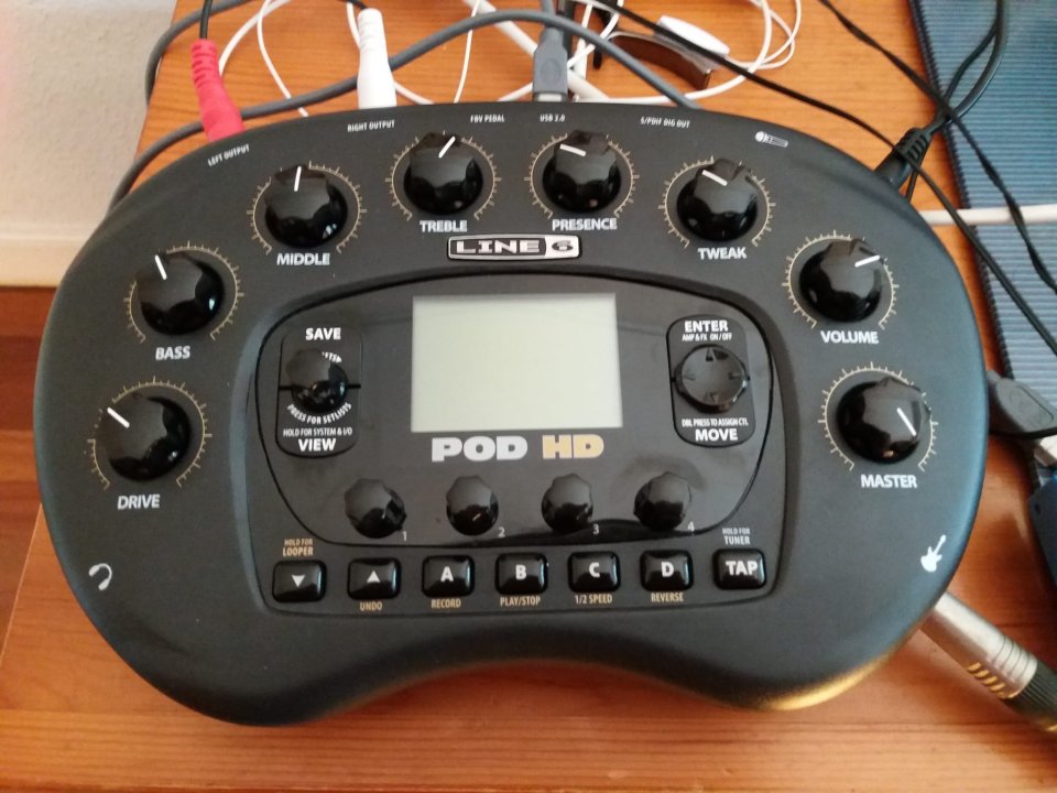 Line 6 POD HD y pedalera