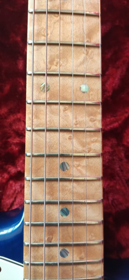 Fender Custom Shop Custom Deluxe Stratocaster 2011 — Candy Blue / AA Birdseye Maple de segunda mano · Foto 1 de 10 · Valencia · 4000 €