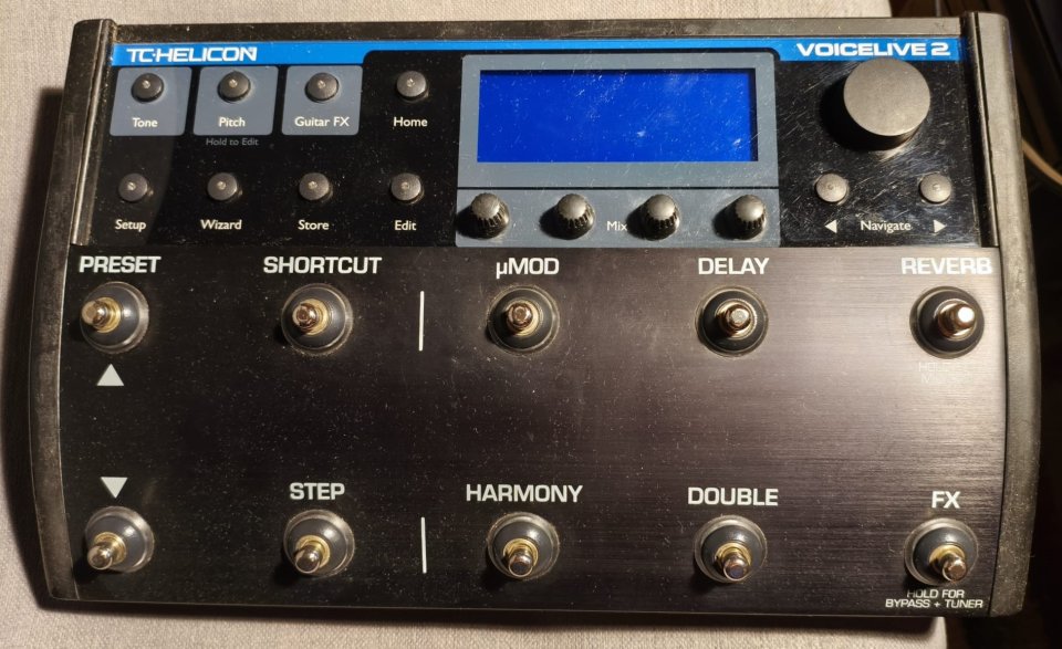 TC HELICON VOICE LIVE 2 de segunda mano · Foto 2 de 3 · Huesca · 270 €