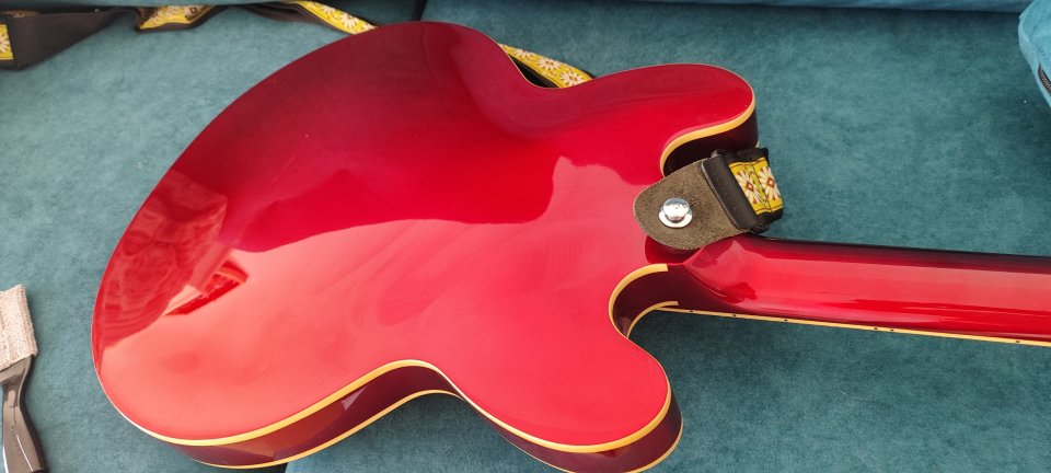 Epiphone Riviera Sparkling Burgundy