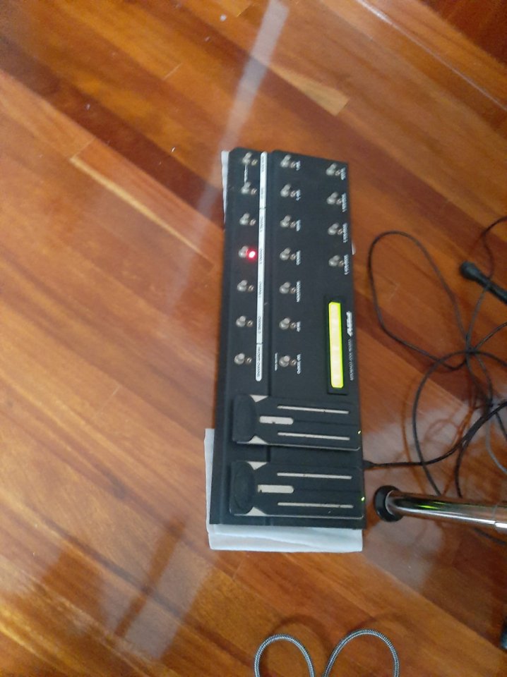 Line 6 POD HD y pedalera