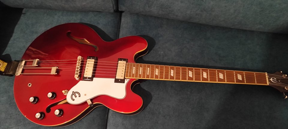 Epiphone Riviera Sparkling Burgundy