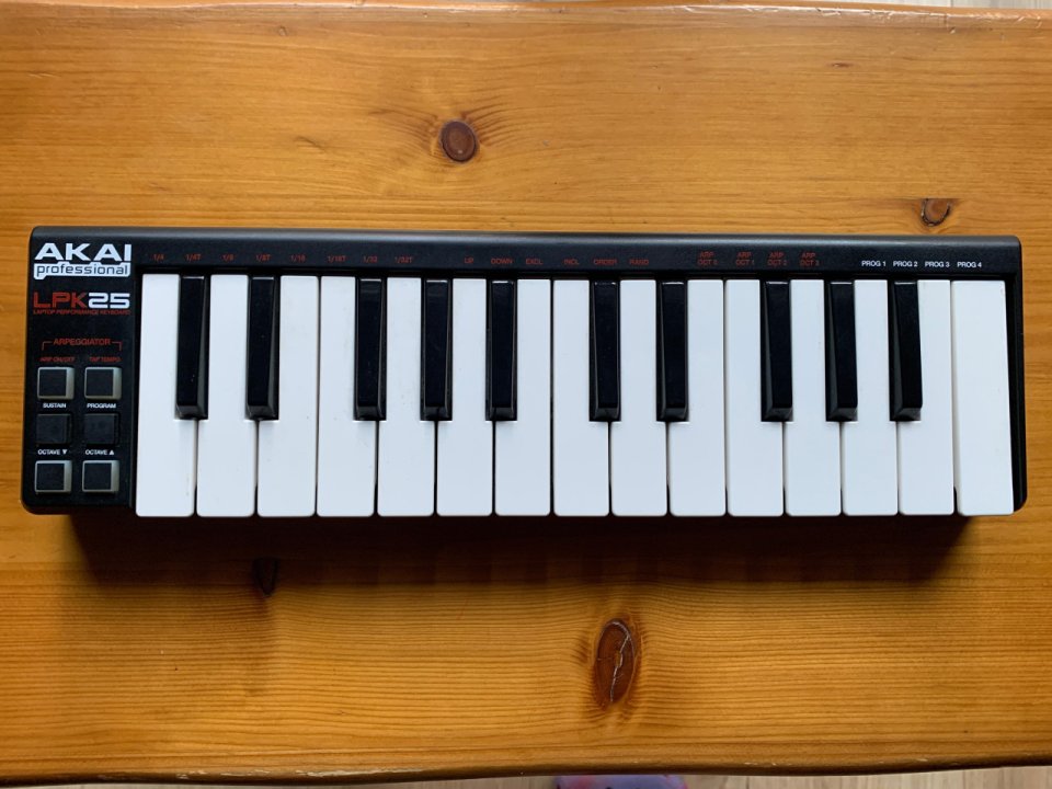 Akai LPK25 - Teclado MIDI