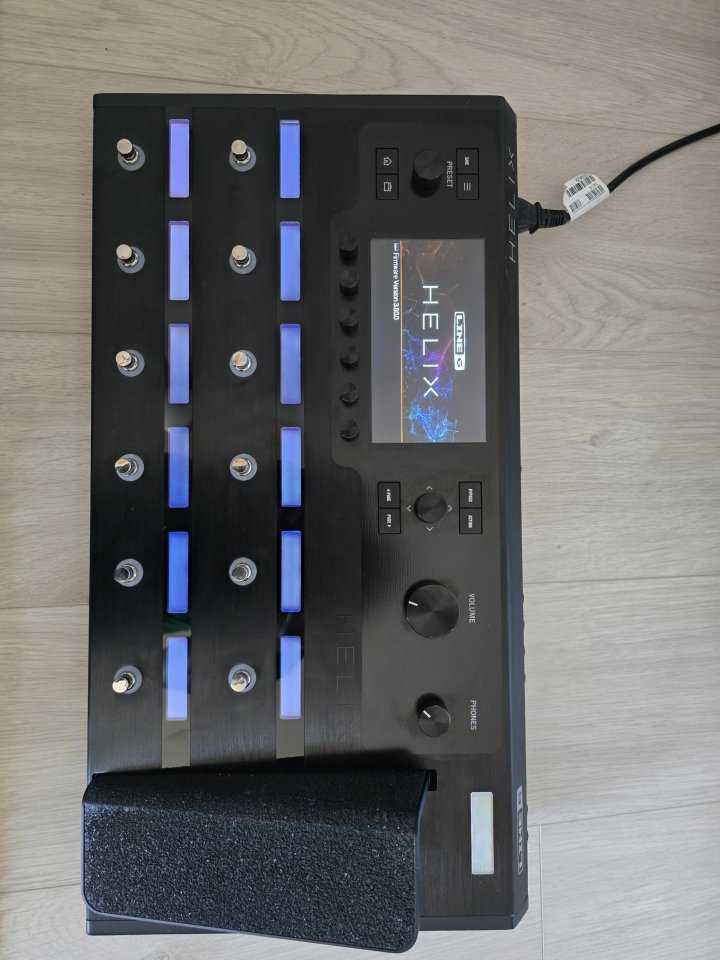 Line 6 Helix Floor + Funda Hx de segunda mano · Foto 3 de 8 · Burgos · 799 €
