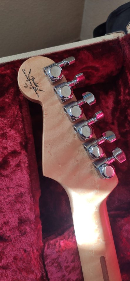 Fender Custom Shop Custom Deluxe Stratocaster 2011 — Candy Blue / AA Birdseye Maple de segunda mano · Foto 5 de 10 · Valencia · 4000 €