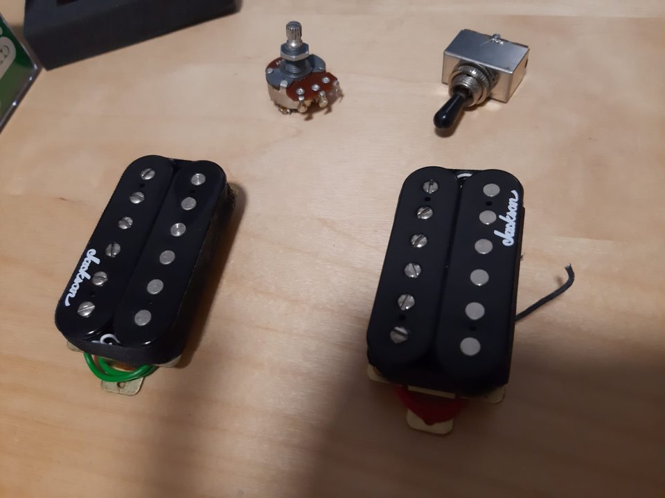 Pastillas Jackson de una Jackson Kelly KEX