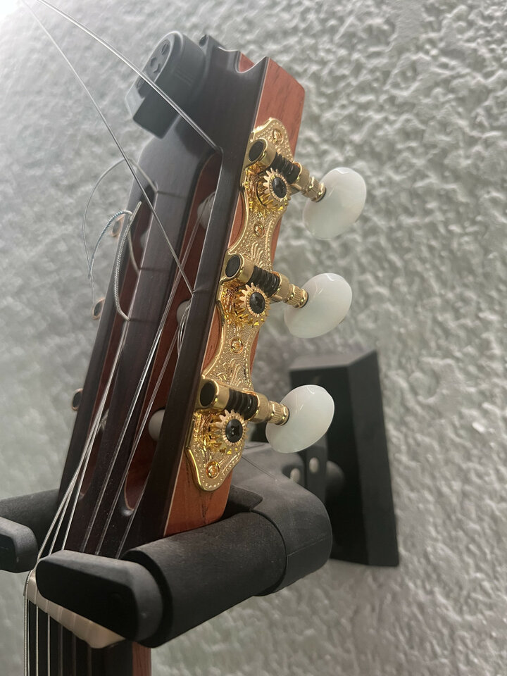 Vendo o cambio Guitarra clásica palosanto macizo de segunda mano · Foto 6 de 6 · Valencia · 599 €