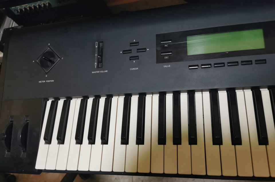 Vendo Korg Wavestation EX de segunda mano · Foto 1 de 4 · Madrid · 300 €