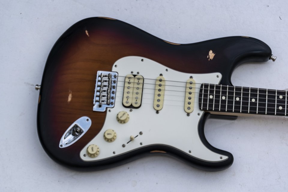 Fender stratocaster performer de segunda mano · Foto 1 de 10 · Cáceres · 750 €