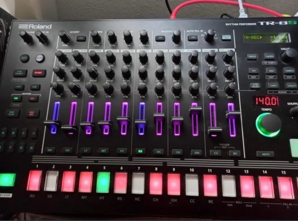 Roland TR8S de segunda mano · Foto 1 de 3 · Madrid · 550 €