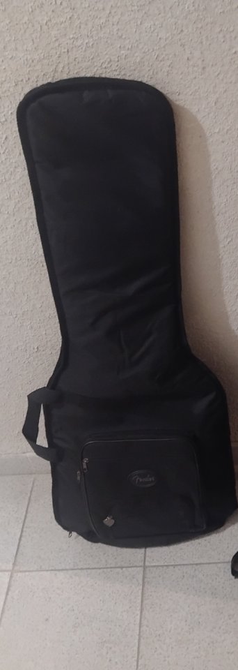 Funda guitarra eléctrica Fender de segunda mano · Foto 2 de 2 · Araba · 20 €