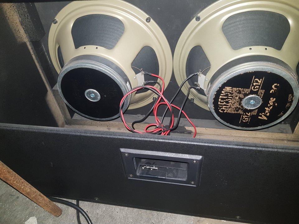 Pantalla Hughes and Kettenr H&K 2x12 Celestion V30