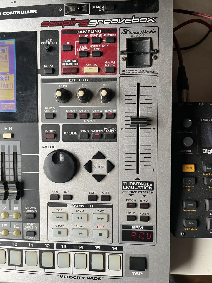 Roland mc 909 groovebox