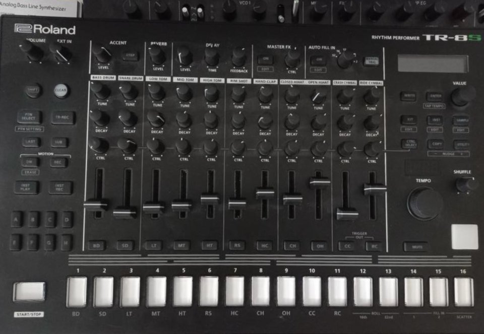 Roland TR8S de segunda mano · Foto 2 de 3 · Madrid · 550 €