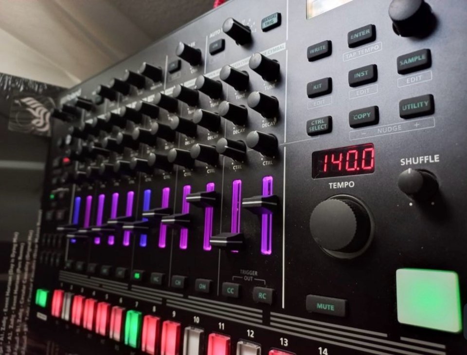 Roland TR8S de segunda mano · Foto 3 de 3 · Madrid · 550 €