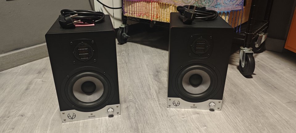 EVE Audio SC205. Pareja. Leer Descripción