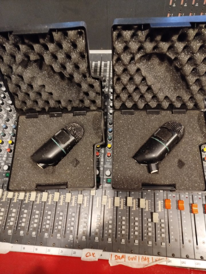 RESERVADOS Akg C5600 pareja de micros de condensador