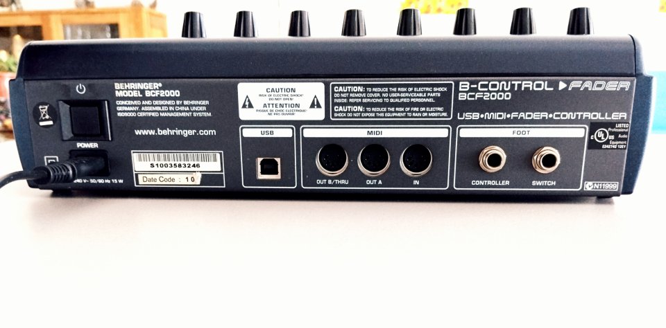 Behringuer Control Fader BCF 2000 USB de segunda mano · Foto 5 de 5 · Barcelona · 80 €