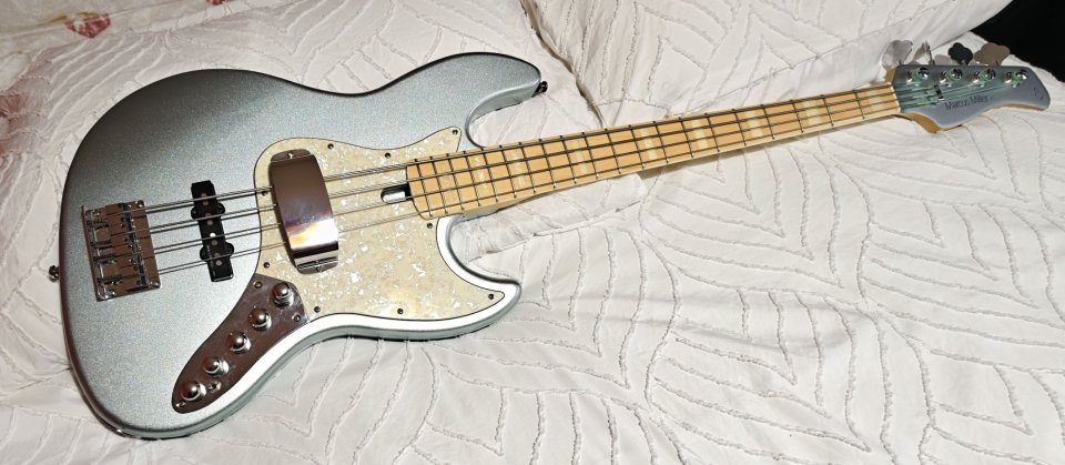 Sire Marcus Miller V7 Swamp Ash 2nd Gen LPB Lake Placid Blue mejorado