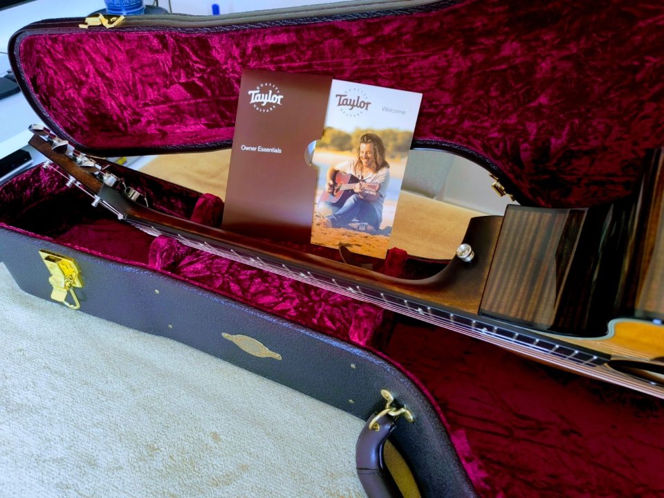 TAYLOR 614ce V-Class de segunda mano · Foto 7 de 10 · Sevilla · 2700 €