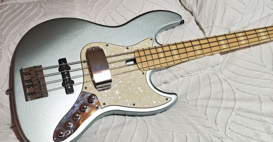 Sire Marcus Miller V7 Swamp Ash 2nd Gen LPB Lake Placid Blue mejorado